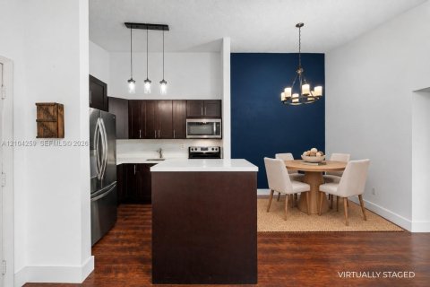 Condo in Doral, Florida, 2 bedrooms № 2412291 - photo 8