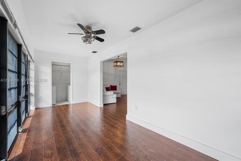 Condo in Doral, Florida, 2 bedrooms № 2412291 - photo 16