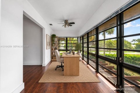 Condo in Doral, Florida, 2 bedrooms № 2412291 - photo 13