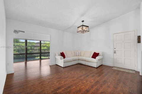 Condo in Doral, Florida, 2 bedrooms № 2412291 - photo 6