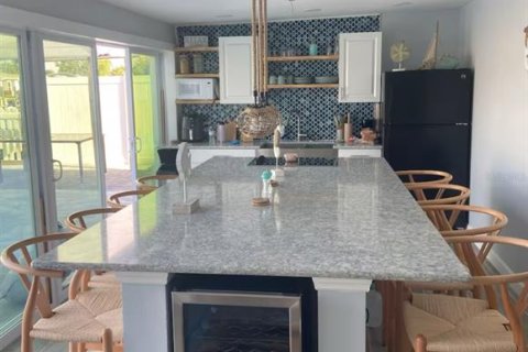 House in Hudson, Florida 4 bedrooms, 162.67 sq.m. № 1913132 - photo 3