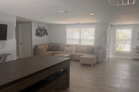 House in Hudson, Florida 4 bedrooms, 162.67 sq.m. № 1913132 - photo 5