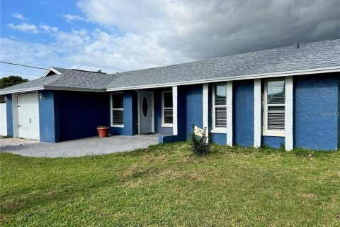 House in Hudson, Florida 4 bedrooms, 162.67 sq.m. № 1913132 - photo 1