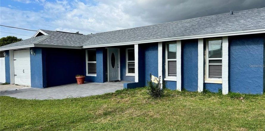 House in Hudson, Florida 4 bedrooms, 162.67 sq.m. № 1913132
