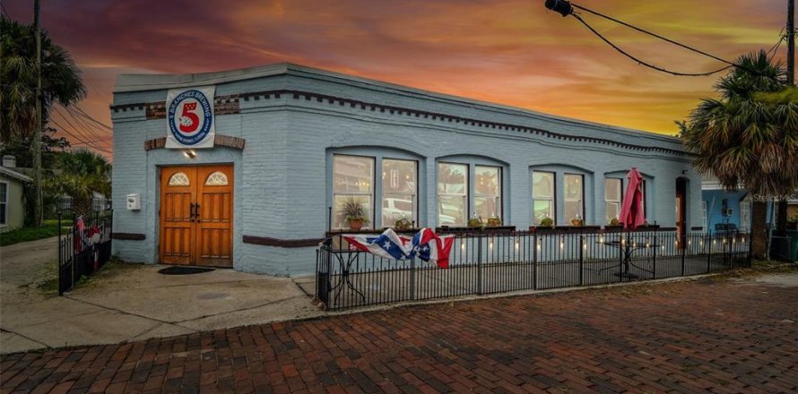 Propiedad comercial en Tarpon Springs, Florida 329.8 m2 № 1908554