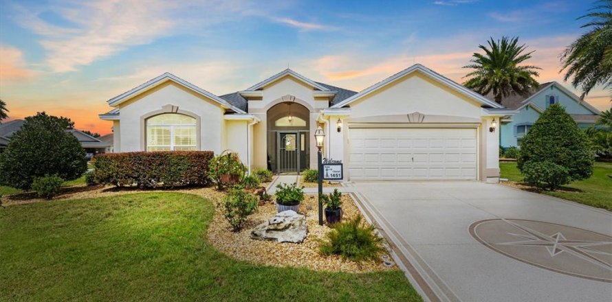 House in The Villages, Florida 3 bedrooms, 189.06 sq.m. № 2323010