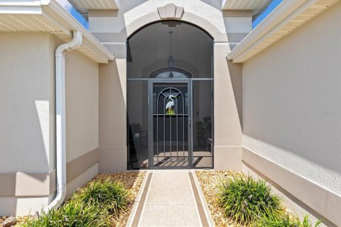 House in The Villages, Florida 3 bedrooms, 189.06 sq.m. № 2323010 - photo 4