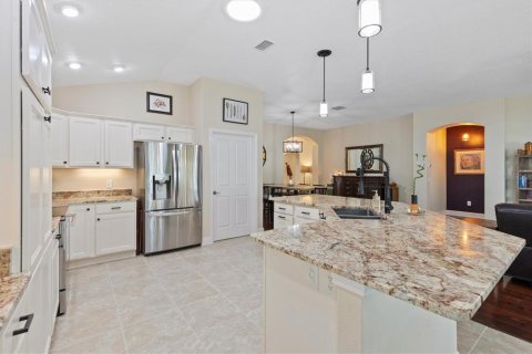 House in The Villages, Florida 3 bedrooms, 189.06 sq.m. № 2323010 - photo 10