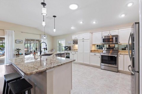 House in The Villages, Florida 3 bedrooms, 189.06 sq.m. № 2323010 - photo 9