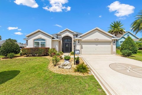House in The Villages, Florida 3 bedrooms, 189.06 sq.m. № 2323010 - photo 2