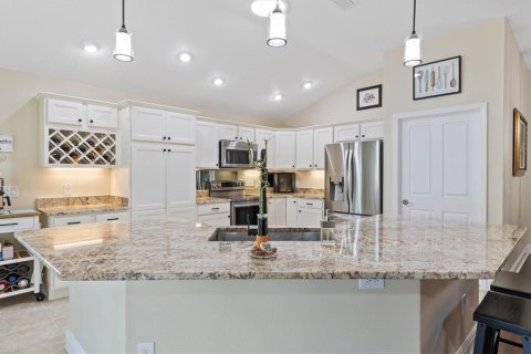 House in The Villages, Florida 3 bedrooms, 189.06 sq.m. № 2323010 - photo 8