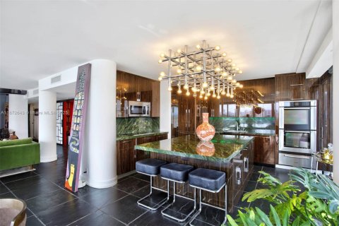 Condo in Miami Beach, Florida, 4 bedrooms  № 2013592 - photo 18