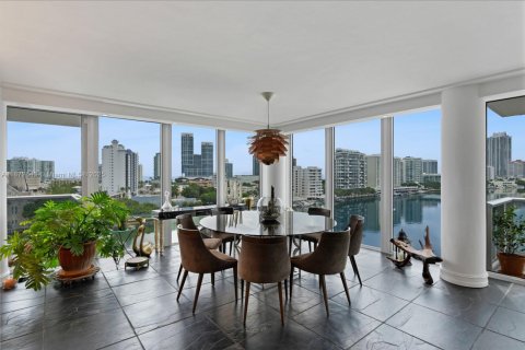 Condo in Miami Beach, Florida, 4 bedrooms  № 2013592 - photo 20