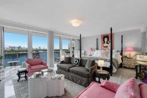 Condo in Miami Beach, Florida, 4 bedrooms  № 2013592 - photo 29