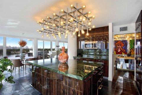 Condo in Miami Beach, Florida, 4 bedrooms  № 2013592 - photo 19