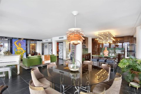 Condo in Miami Beach, Florida, 4 bedrooms  № 2013592