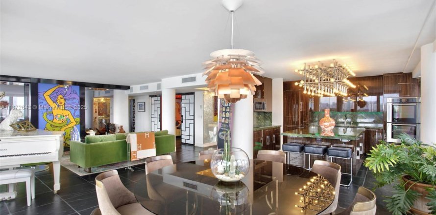Condo in Miami Beach, Florida, 4 bedrooms  № 2013592