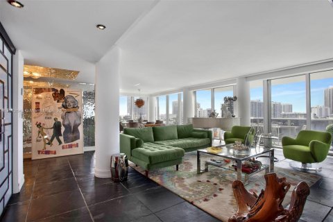 Condo in Miami Beach, Florida, 4 bedrooms  № 2013592 - photo 10