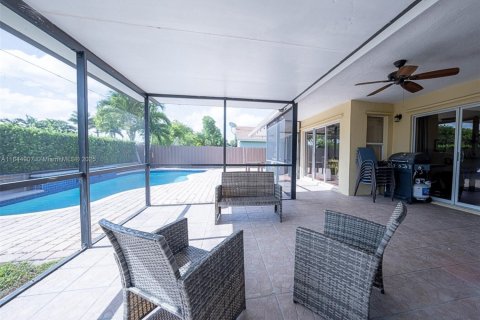 House in Sunrise, Florida 4 bedrooms, 203.08 sq.m. № 1849010 - photo 10