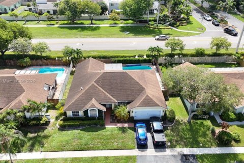 House in Sunrise, Florida 4 bedrooms, 203.08 sq.m. № 1849010 - photo 25