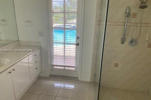 House in Plantation, Florida 4 bedrooms, 277.41 sq.m. № 2402507 - photo 10