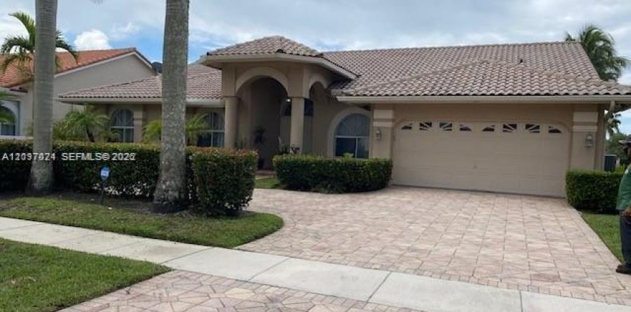 House in Plantation, Florida 4 bedrooms, 277.41 sq.m. № 2402507