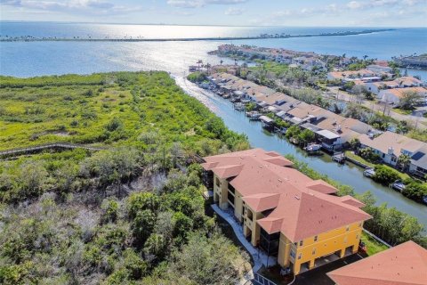 Condo in Tampa, Florida, 2 bedrooms  № 1900733 - photo 1