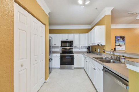 Condo in Tampa, Florida, 2 bedrooms  № 1900733 - photo 16