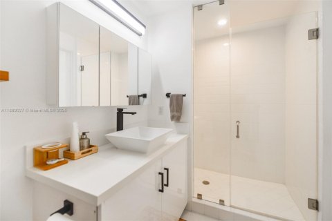 Condominio en alquiler en Miami, Florida, 1 dormitorio № 1941103 - foto 16