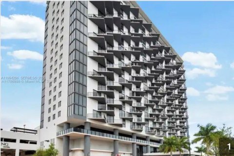 Condominio en Doral, Florida, 2 dormitorios  № 2055869