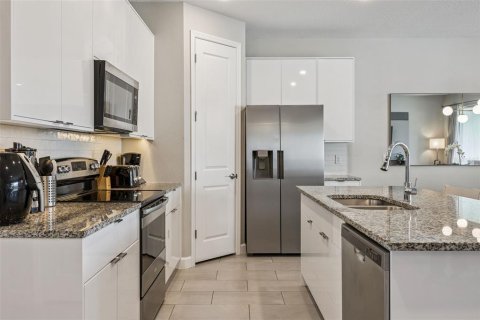 Townhouse in Kissimmee, Florida 4 bedrooms, 196.21 sq.m. № 2258540 - photo 11