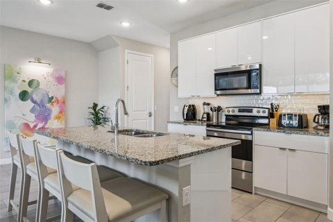 Townhouse in Kissimmee, Florida 4 bedrooms, 196.21 sq.m. № 2258540 - photo 10