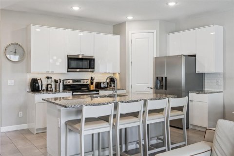 Townhouse in Kissimmee, Florida 4 bedrooms, 196.21 sq.m. № 2258540 - photo 8