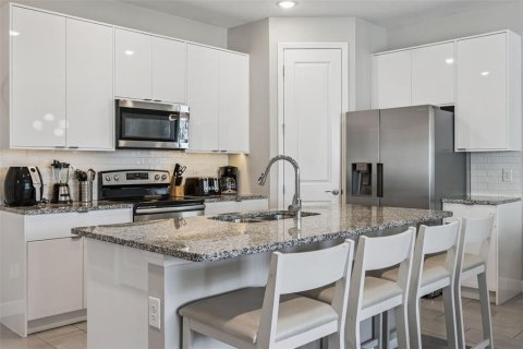Townhouse in Kissimmee, Florida 4 bedrooms, 196.21 sq.m. № 2258540 - photo 9