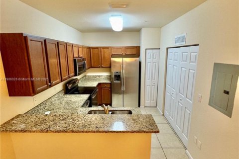 Condominio en alquiler en Doral, Florida, 2 dormitorios, 111.95 m2 № 2012298 - foto 8
