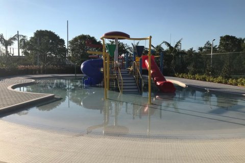 Condominio en alquiler en Doral, Florida, 2 dormitorios, 111.95 m2 № 2012298 - foto 3