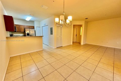 Condominio en alquiler en Doral, Florida, 2 dormitorios, 111.95 m2 № 2012298 - foto 5