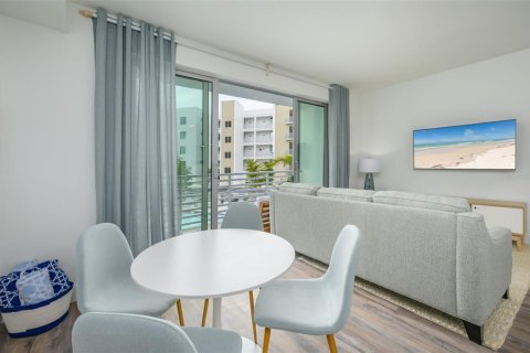 Снять в аренду кондоминиум в Сарасота, Флорида 4 комнаты, 89м2, № 1069425 - фото 8