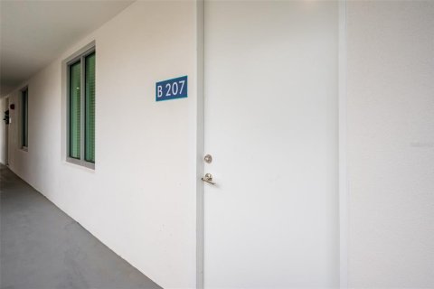 Снять в аренду кондоминиум в Сарасота, Флорида 4 комнаты, 89м2, № 1069425 - фото 2