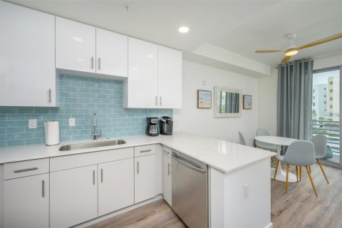 Снять в аренду кондоминиум в Сарасота, Флорида 4 комнаты, 89м2, № 1069425 - фото 15