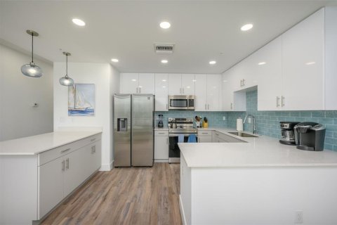 Снять в аренду кондоминиум в Сарасота, Флорида 4 комнаты, 89м2, № 1069425 - фото 12