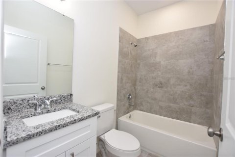 House in Lakeland, Florida 3 bedrooms, 126.63 sq.m. № 2196057 - photo 13