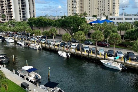 Condominio en venta en Miami, Florida, 52.03 m2 № 1935750 - foto 11