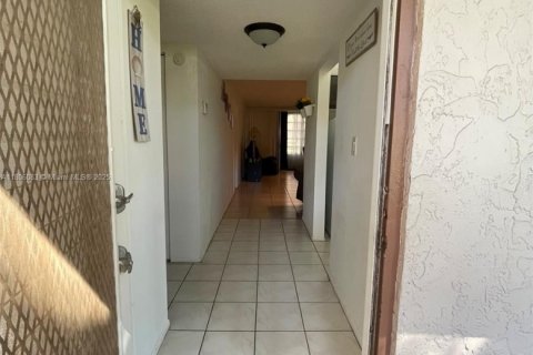 Condo in Tamarac, Florida, 1 bedroom  № 1739447 - photo 13