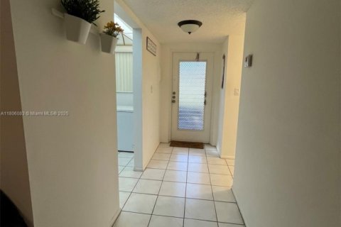 Condo in Tamarac, Florida, 1 bedroom  № 1739447 - photo 14