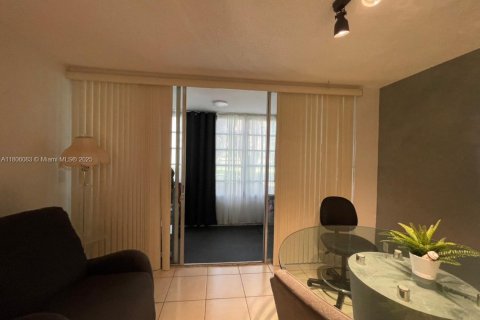 Condo in Tamarac, Florida, 1 bedroom  № 1739447 - photo 5