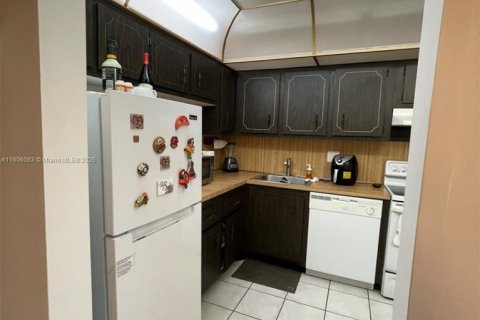 Condo in Tamarac, Florida, 1 bedroom  № 1739447 - photo 4