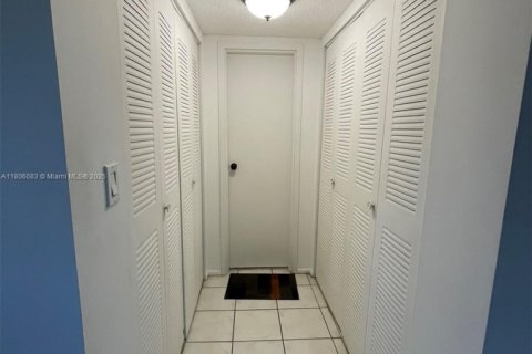 Condo in Tamarac, Florida, 1 bedroom  № 1739447 - photo 7