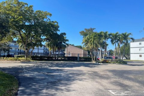 Condo in Tamarac, Florida, 1 bedroom  № 1739447 - photo 11