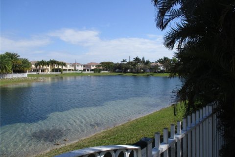 House in Cutler Bay, Florida 4 bedrooms, 205.78 sq.m. № 2028793